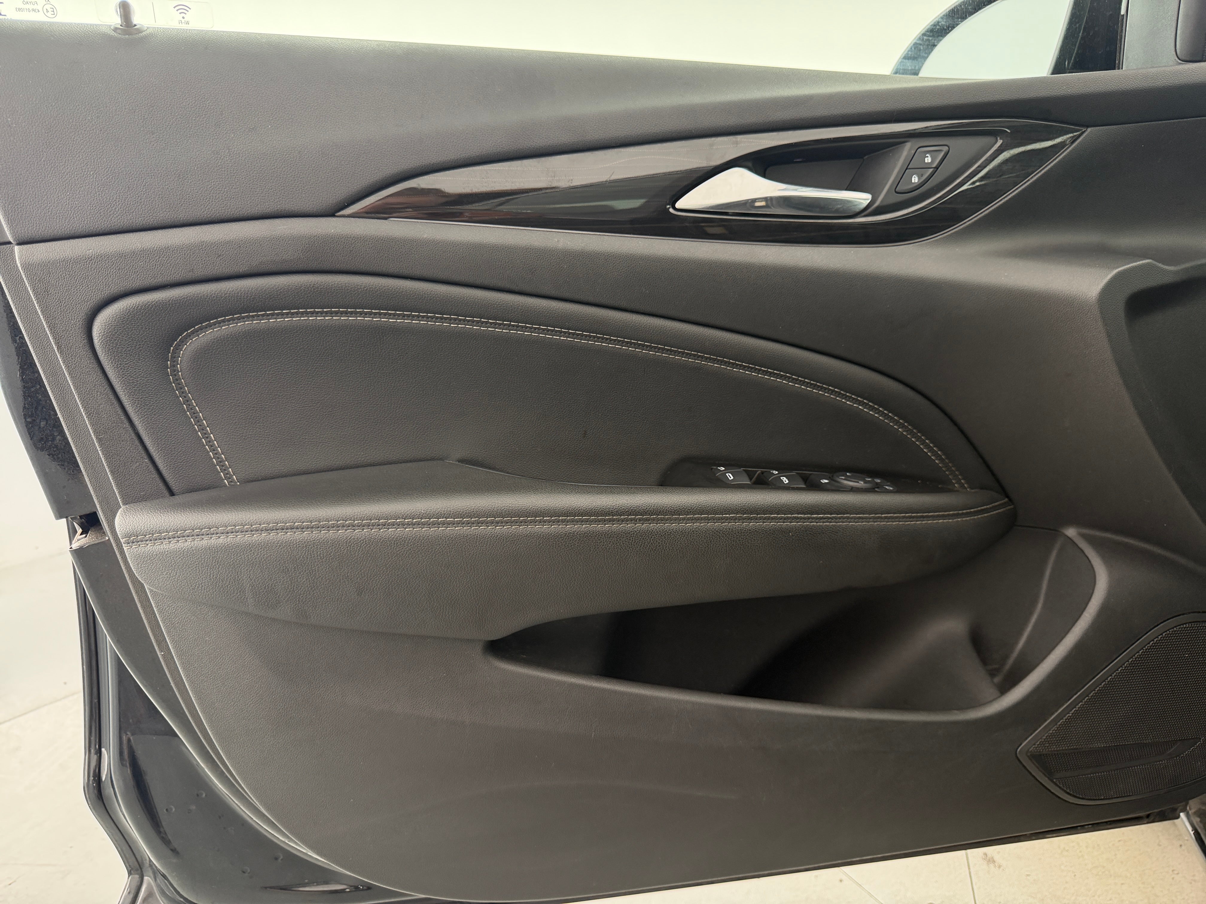 buick regal sportback 2018 W04GM6SX6J1135182 image buick regal sportback 2018 W04GM6SX6J1135182 image